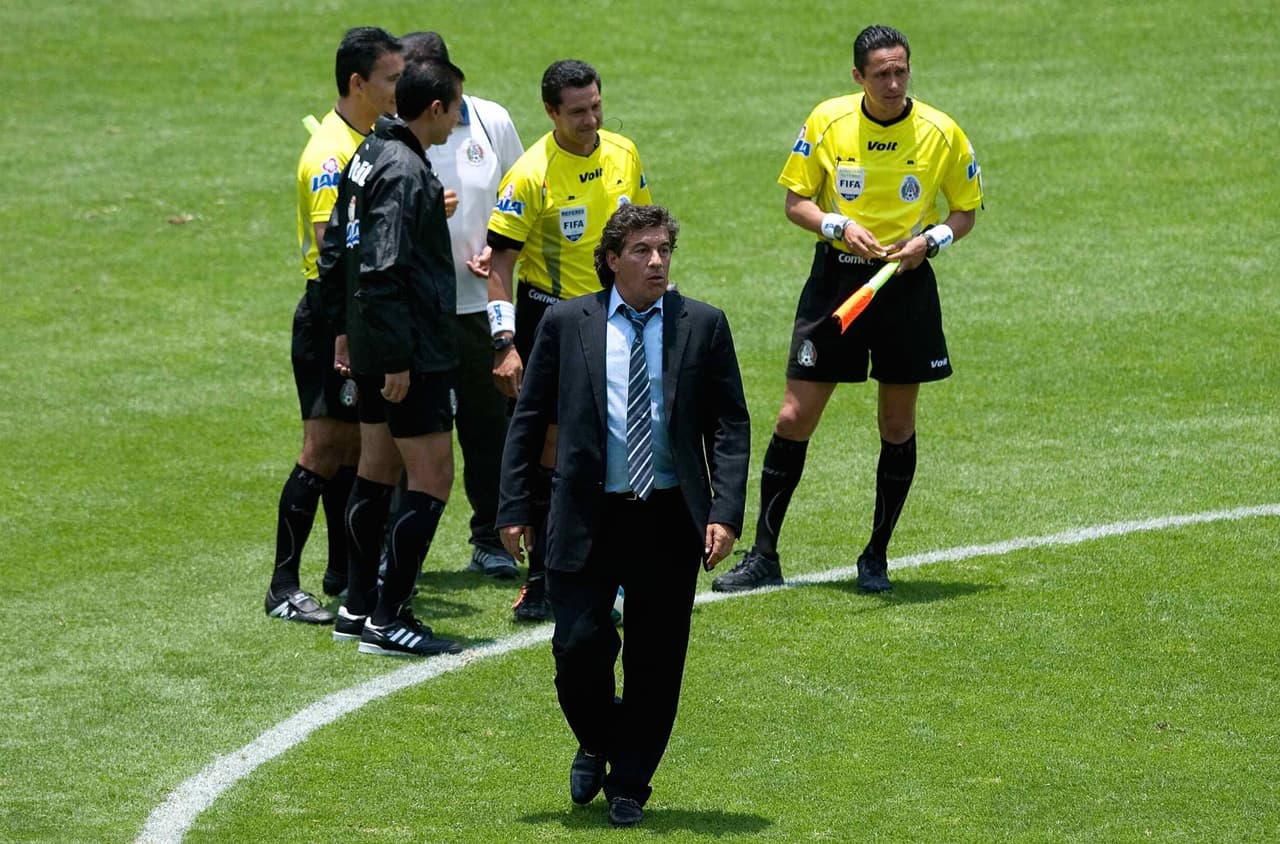 Romano conversó con los jueves y volvió a su zona técnica a la espera de lo que pudiera hacer cada uno desde los penaltis.