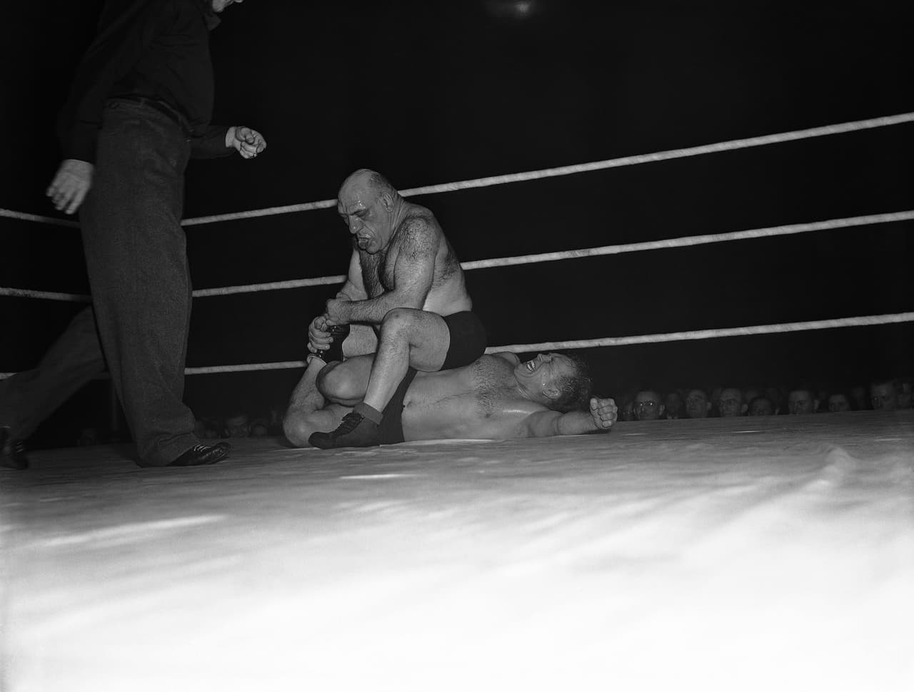 Tillet murió en 1954 poco tiempo después del fallecimiento del amigo y colega, Karl, que lo introdujo a la lucha profesional.