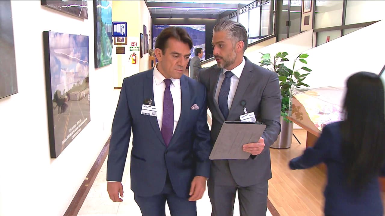 Arturo ya sabe que alguien lo traicionó.