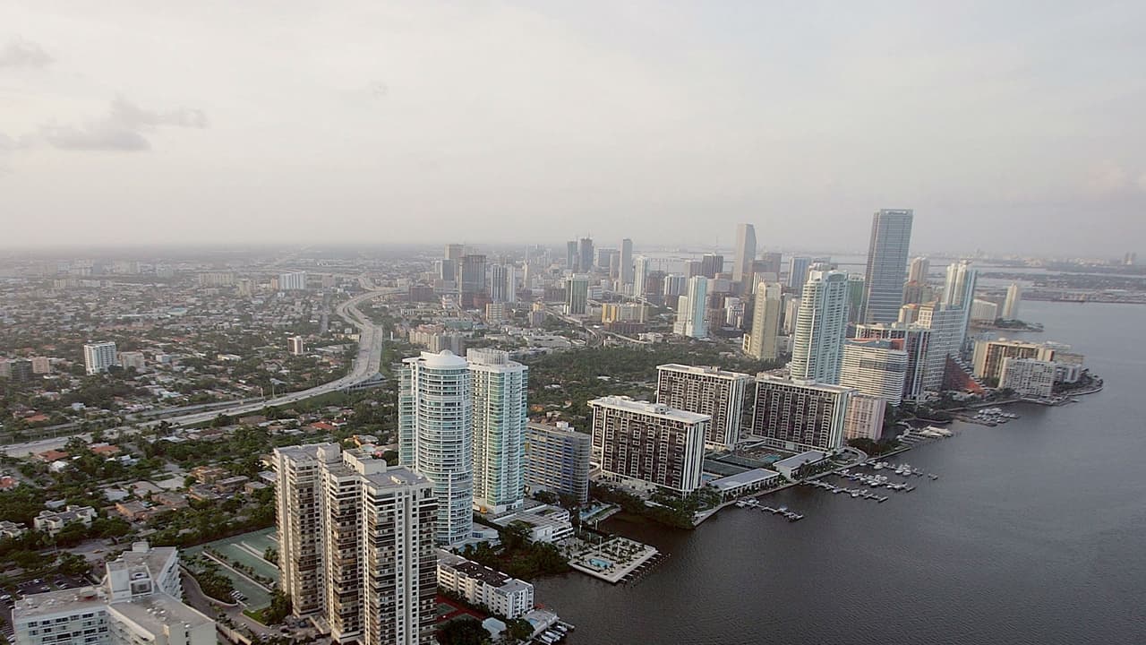Fuerte onda tropical avanza hacia Florida con probabilidad de desarrollarse un ciclón
