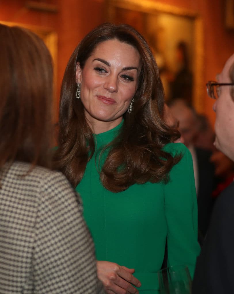 <b><a href="https://www.univision.com/famosos/la-inesperada-respuesta-del-principe-william-y-kate-middleton-al-robo-cometido-por-camila-cabello-en-el-palacio-fotos">Middleton</a></b> demostró sus dotes como anfitriona y fue captada muy atenta y divertida con los invitados especiales.