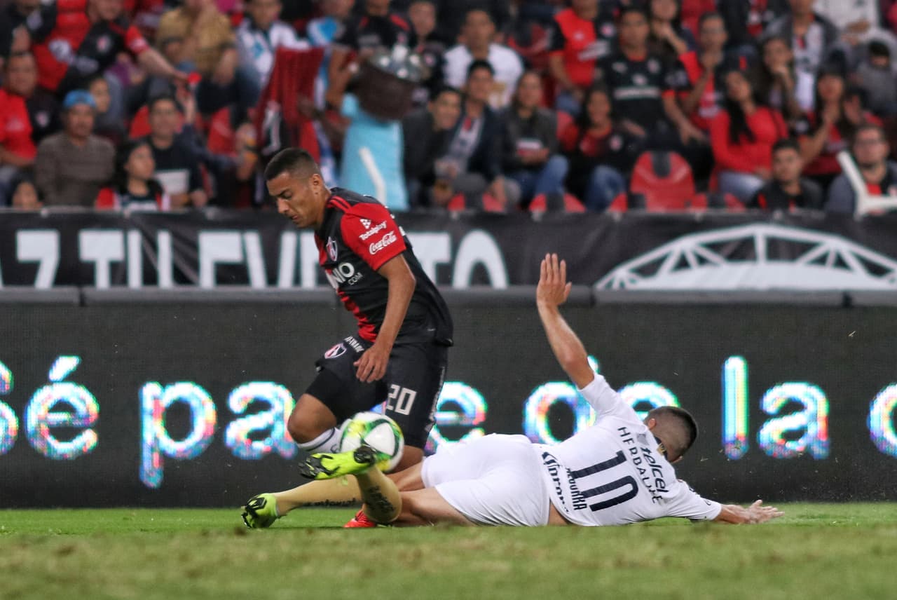 Y conforme pasaban los minutos todo hacía parecer que el encuentro iba a concluir con un empate 1-1, que parecía justo luego de lo que ambos equipos exhibieron.