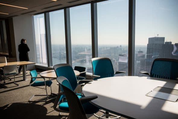 La "Torre de la Libertad", el principal rascacielos del nuevo World Trade Center de Nueva York , ya comenzó an recibir a sus primeros inquilinos, con el traslado de parte de las oficinas de Condé Nast al edificio.