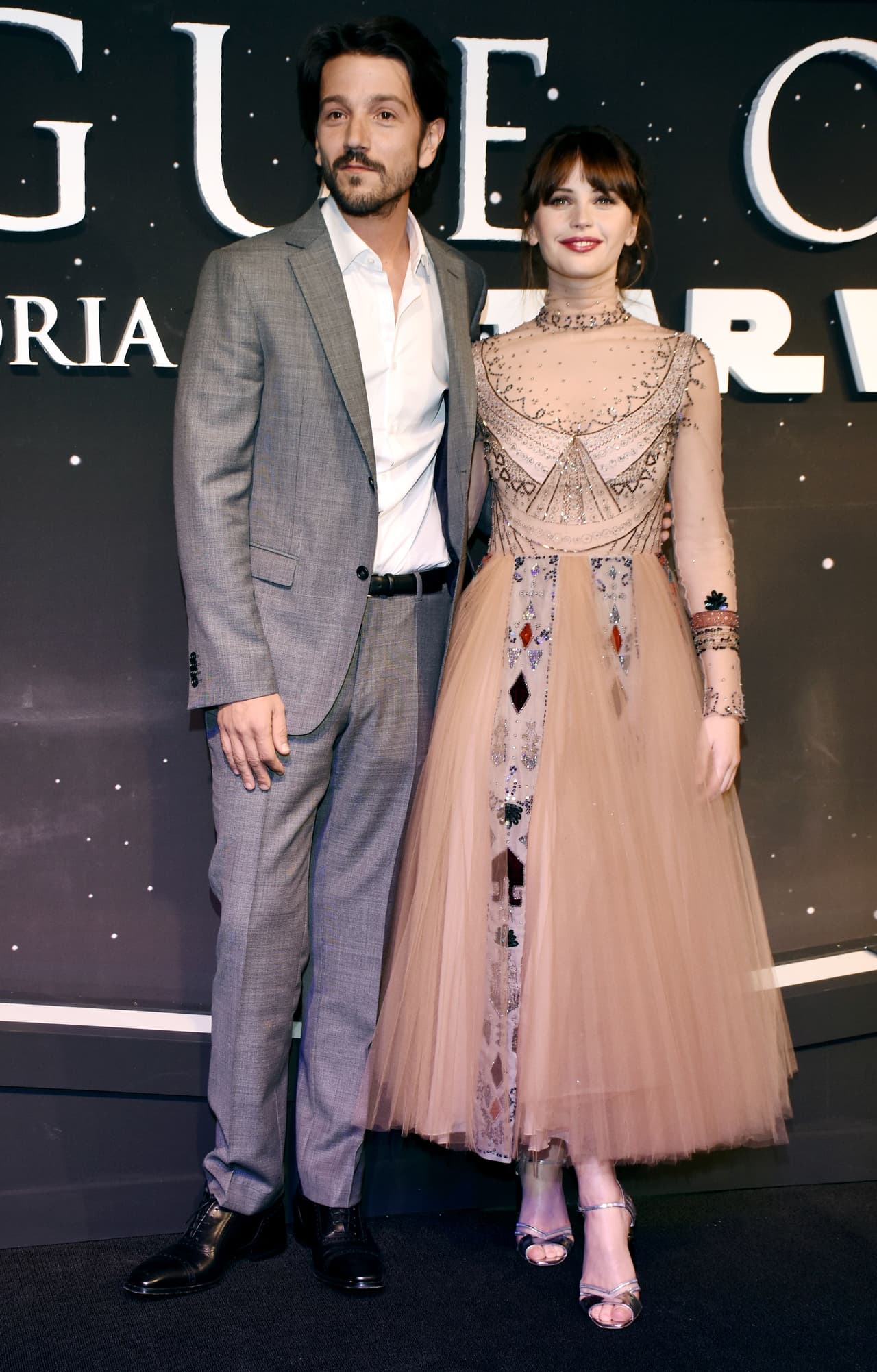 Diego y Felicity firmaron algunas cosas promocionales y se sacaron fotos con algunos fans.