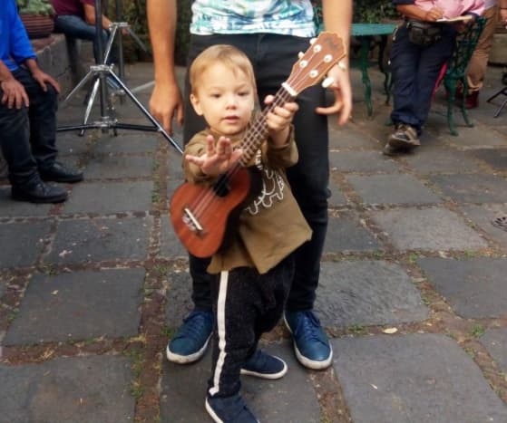 Nikita se ha ganado a sus compañeros de la telenovela con su simpatía.