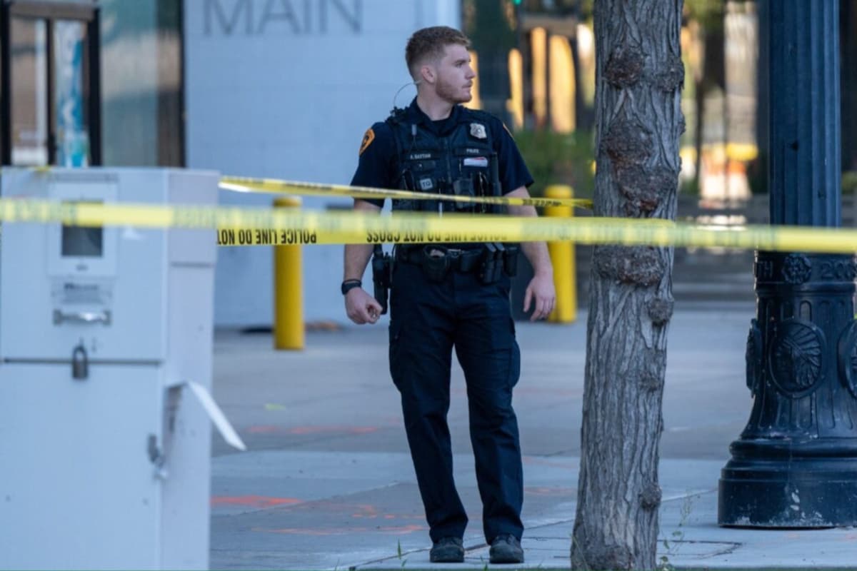 Oficiales atendieron de inmediato la situación y pusieron a salvo a las personas que se encontraban cerca de la zona.
