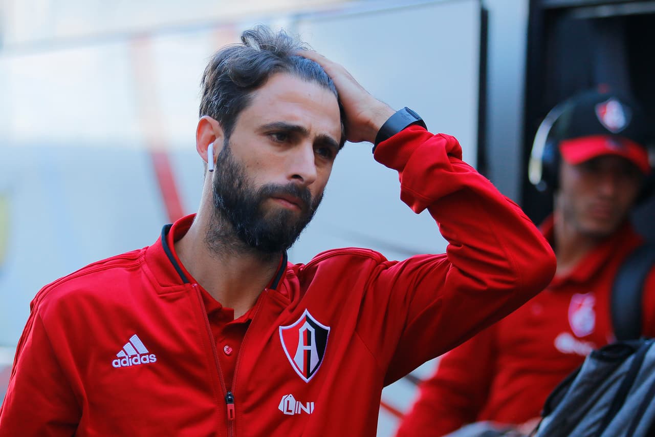 El defensor argentino Nicolás Pareja anunció en sus redes sociales que no continuará en el Atlas, donde a penas participó entres partidos de la Liga MX. Su futuro aún no es conocido.