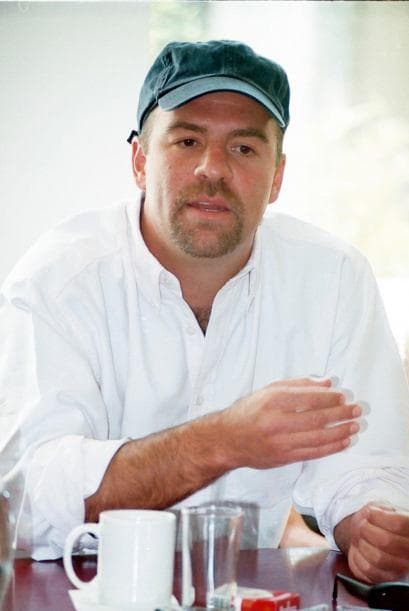 A finales de la década de 1990
<b> <a href="http://www.univision.com/novelas/la-candidata/ari-telch-entre-el-exito-de-sus-telenovelas-y-sus-escandalos-amorosos">Ari Telch</a> fue diagnosticado con bipolaridad,</b> tiempo en el que grababa la telenovela 
<b><a href="http://www.univision.com/programas/novelas/que-fue-de-los-actores-de-la-telenovela-mirada-de-mujer-fotos">'Mirada de mujer'</a></b>.