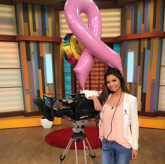 "#BreastCancerAwareness", escribió Ana. (Octubre 15, 2015)