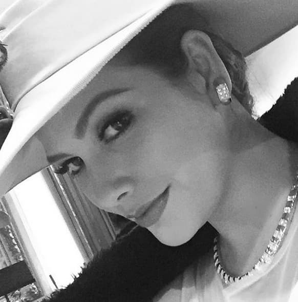 "Buenas noches", deseó Ana. (Octubre 15, 2015)