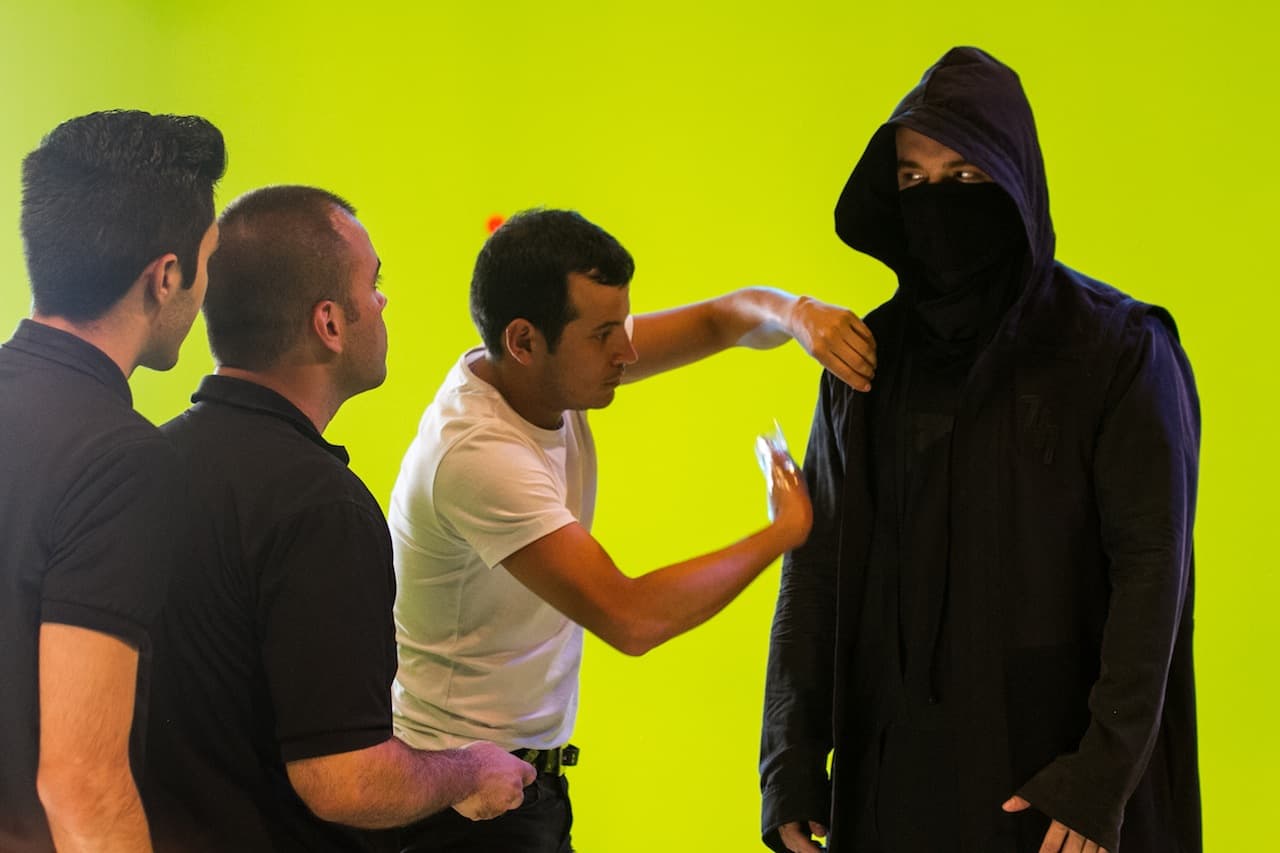 El cantante compartió algunas fotografías de la grabación del nuevo video.