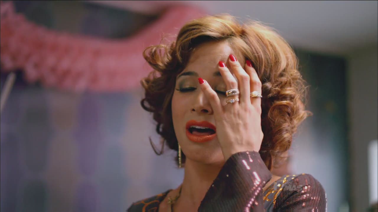 Helena decide hacer una fiesta para relajarse.