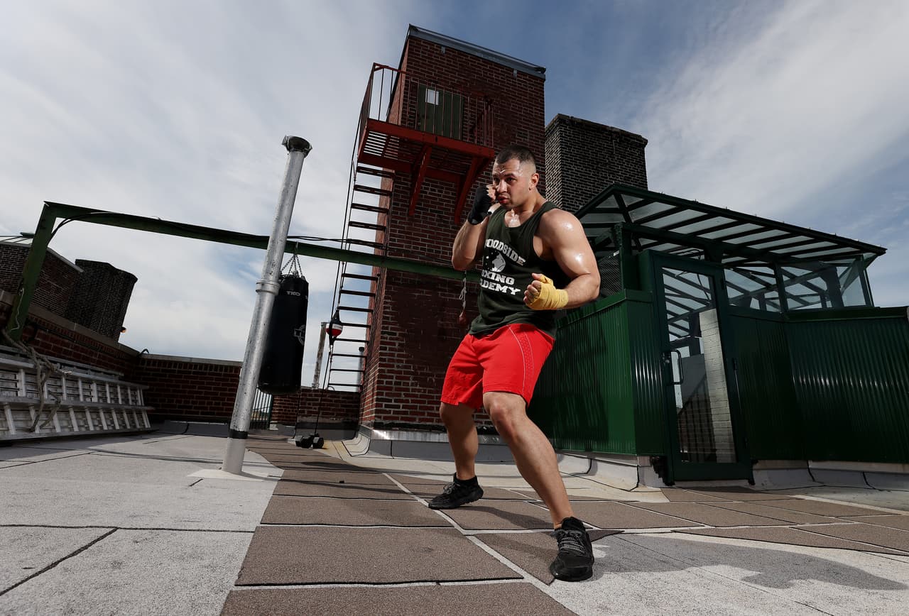 Los boxeadores aficionados locales han continuado entrenando pese a las limitaciones de las medidas de distanciamiento social y el cierre de gimnasios.