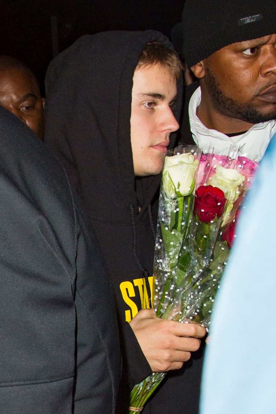 Al parecer Bieber compró más flores de las necesarias.