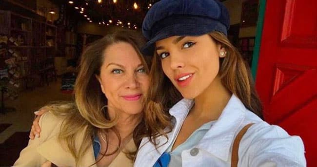 Además de apoyarla incondicionalmente en cada proyecto que emprende, Glenda es la principal responsable de que Eiza se haya convertido en toda una profesional y en una mujer de fuertes convicciones éticas, así lo ha declarado Eiza en sus redes sociales.