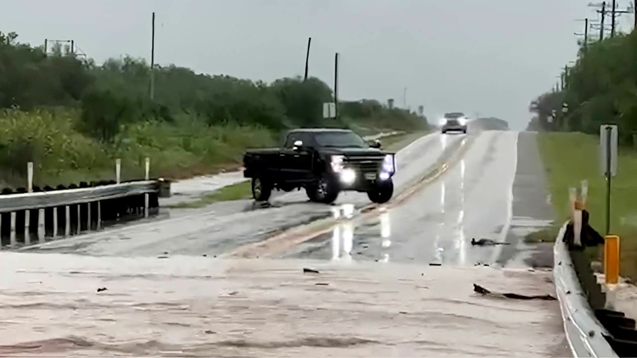 Caos vial en Texas: Cierran la Carretera 90 en Uvalde por inundaciones