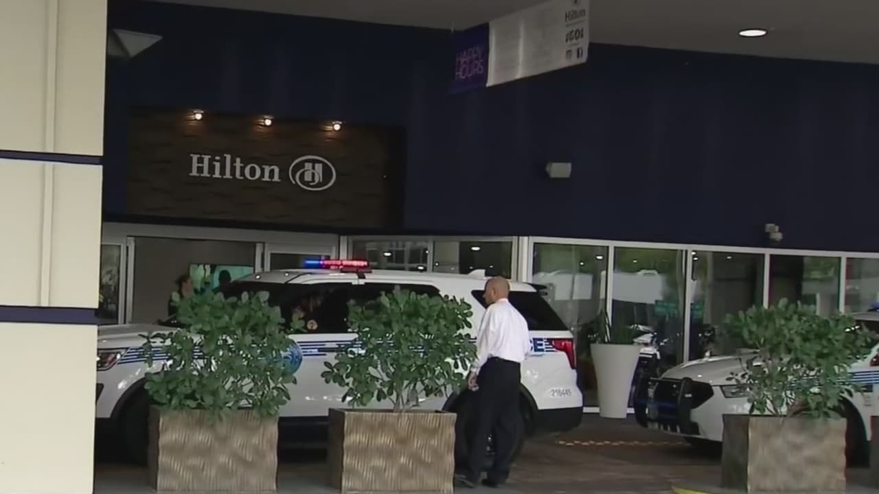 Policía de Miami tiene a un hombre en custodia luego del reporte de disparos en el Hotel Hilton de Downtown