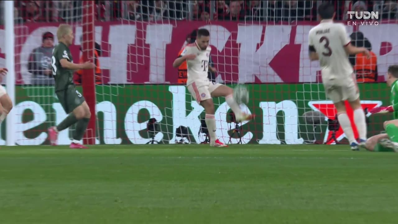 ¡Se salva el Bayern! En menos de un minuto dos ocasiones de peligro