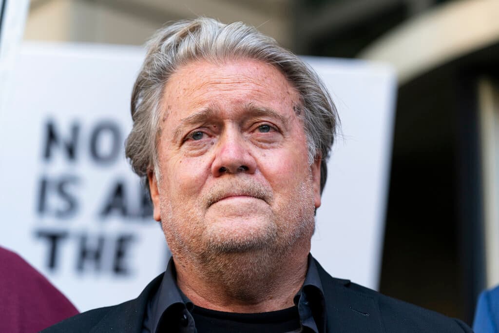 Piden 6 meses en prisión y multas por $200,000 para Steve Bannon, el antiguo 'estratega' de Trump