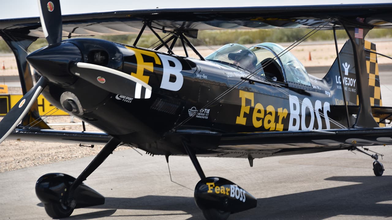 Se ofreces el pase Experiencia VIP, que incluye refrigerios, entretenimiento, baños privados y estacionamiento por $80 por persona por un día, $105 por un pase de dos días.