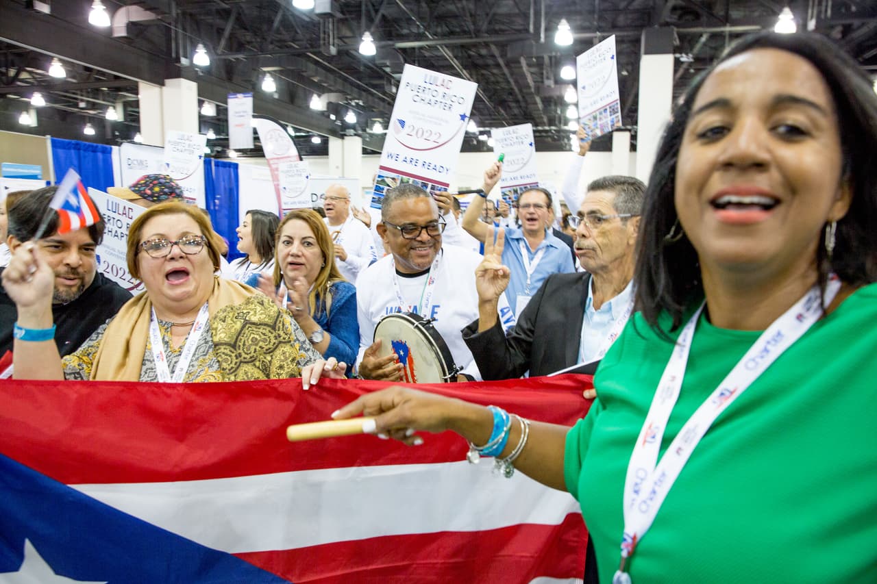 Con una pequeña pero sonora caravana la delegación de Puerto Rico recorrió los espacios de la convención de LULAC. Esta es la organización de derechos civiles más antigua del país y celebra esta convención desde hace 90 años.