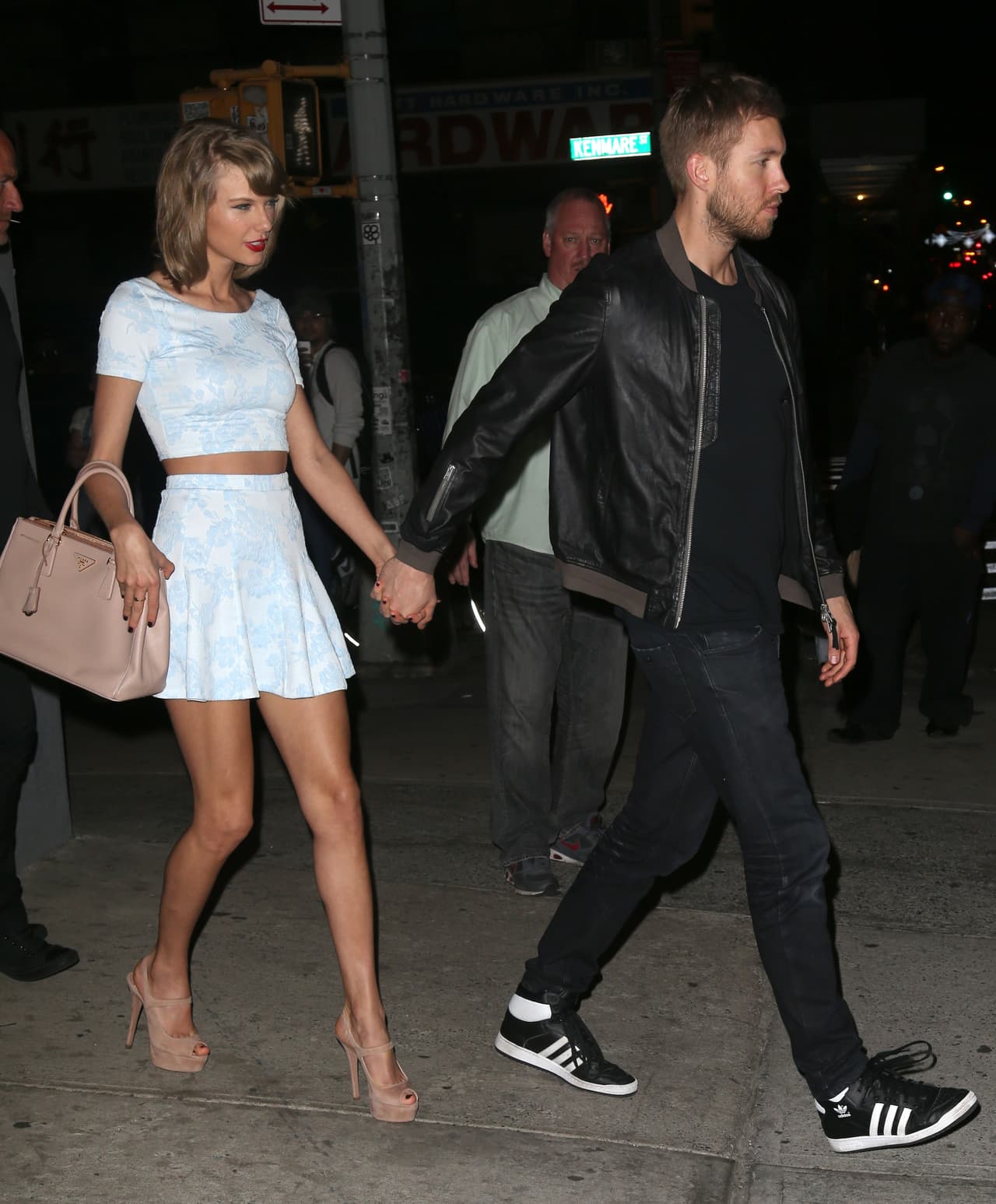 Calvin iba vestido como un rockstar.