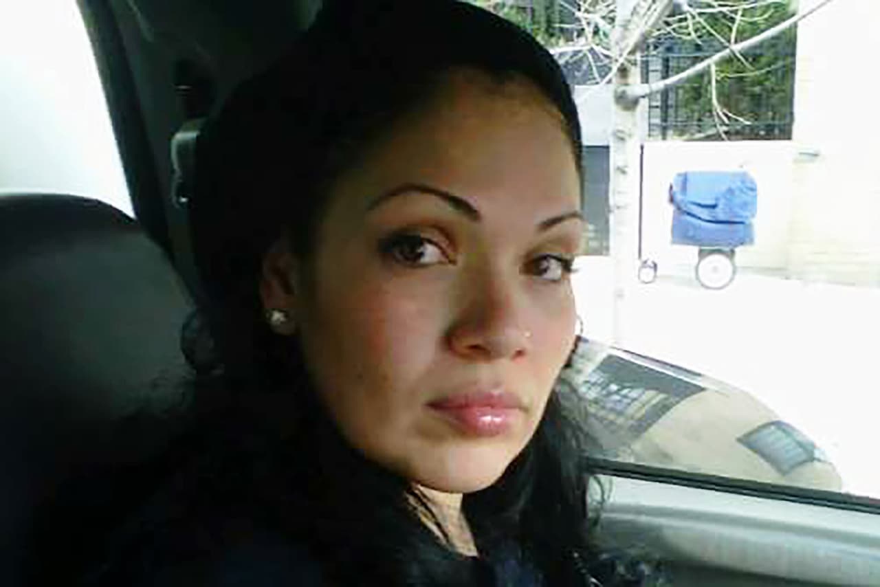 La paramédica Arroyo estaba trabajando en su día libre cuando un criminal le robó la ambulancia y la atropelló hace dos años