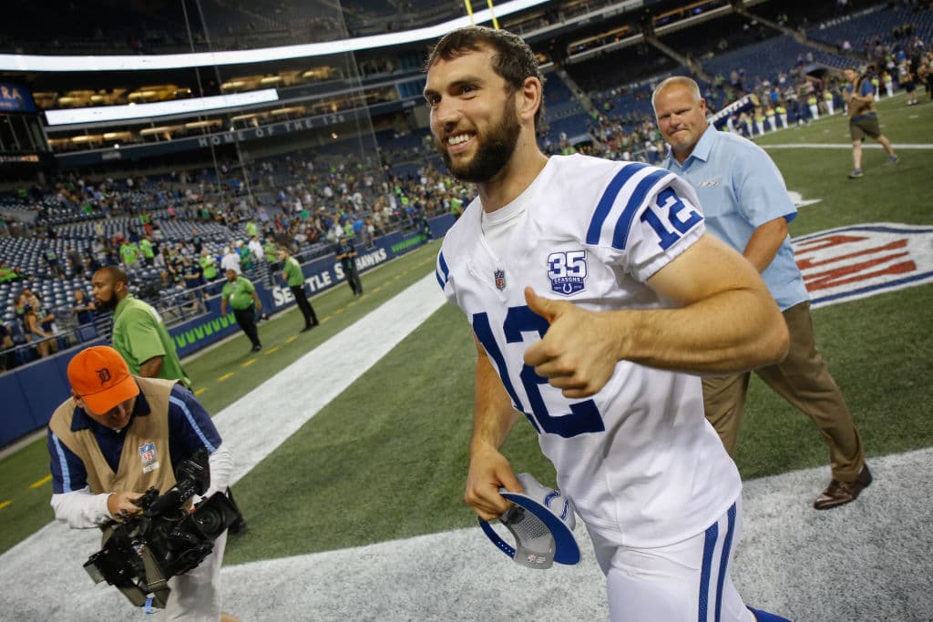 19)
<b> Andrew</b> 
<b>Luck, Indianapolis Colts</b>. La lesión en el hombro que lo marginó todo 2017 es la gran interrogante. Sano es un quarterback de élite y la pregunta es si este año regresará a ese nivel.