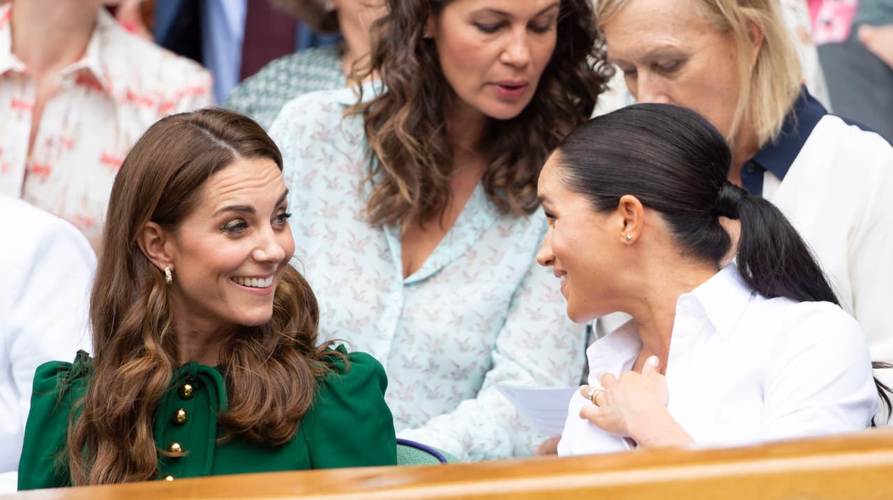 En la publicación, que fue borrada la mañana de este jueves 25 de julio, se leía: "
<b>Nuestra Kate ama un poco de 'baby bótox'</b>. Pacientes vienen de muy lejos para verme para este proceso. Es realmente muy simple… no hay excusa para que los doctores dejen a los pacientes con sus cejas en el piso".