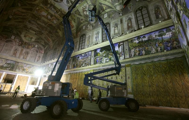 La réplica mexicana se creó con más de 2,7 millones de fotografías bajo la supervisión de los Museos Vaticanos. Además de los frescos, incluye réplicas de sus esculturas y decoración. (Foto: EFE)