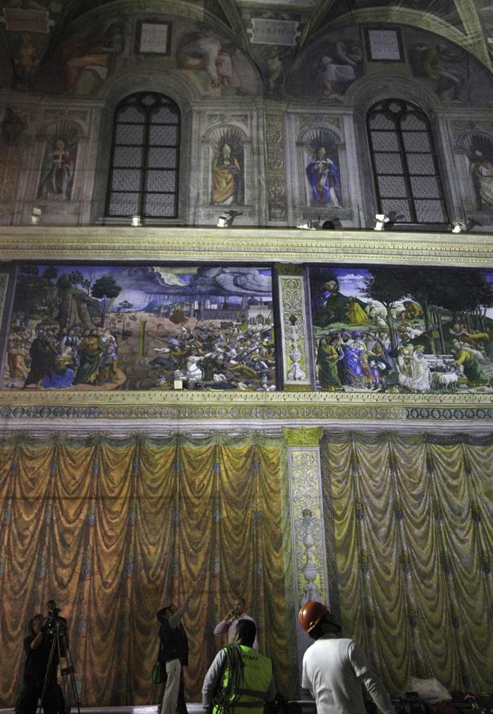 Está hecha a escala natural, con una altura de 22 metros, 67 de largo y 28 de ancho, y una superficie total de 510 metros cuadrados. (Foto: EFE)