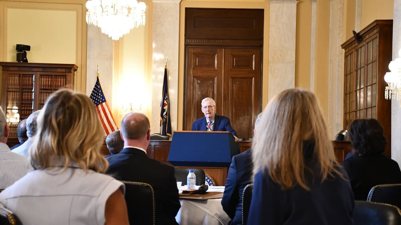 Misterio sobre la salud del senador Mitch McConnell: Nuevo video enciende más preguntas sobre el legislador