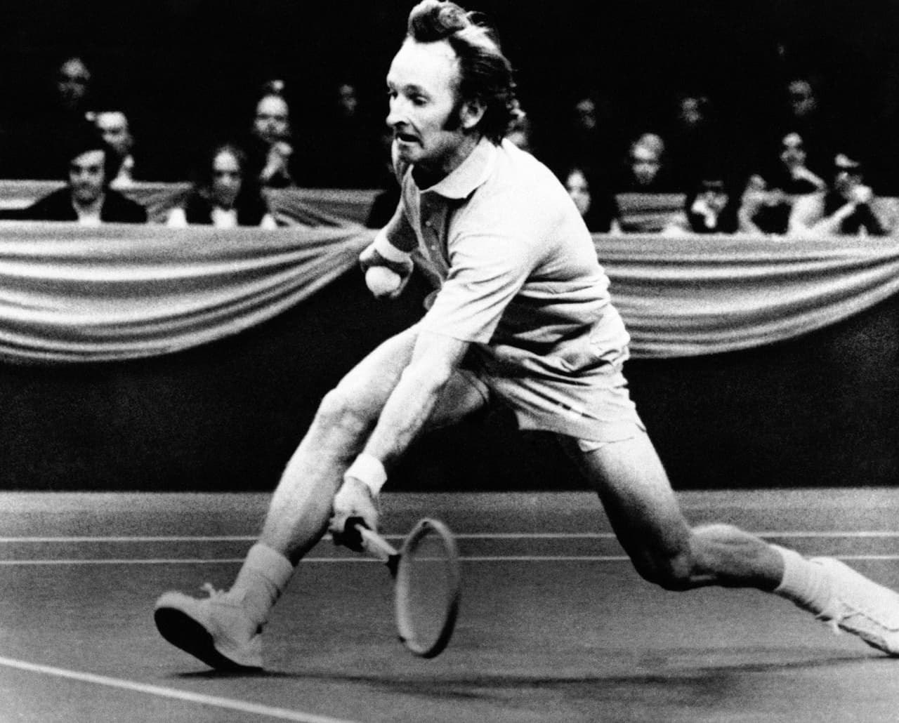 Precisamente el australiano Ken Rosewall, con 37 años y dos meses, ha sido el tenista más veterano en imponerse en el Australian Open en 1972.