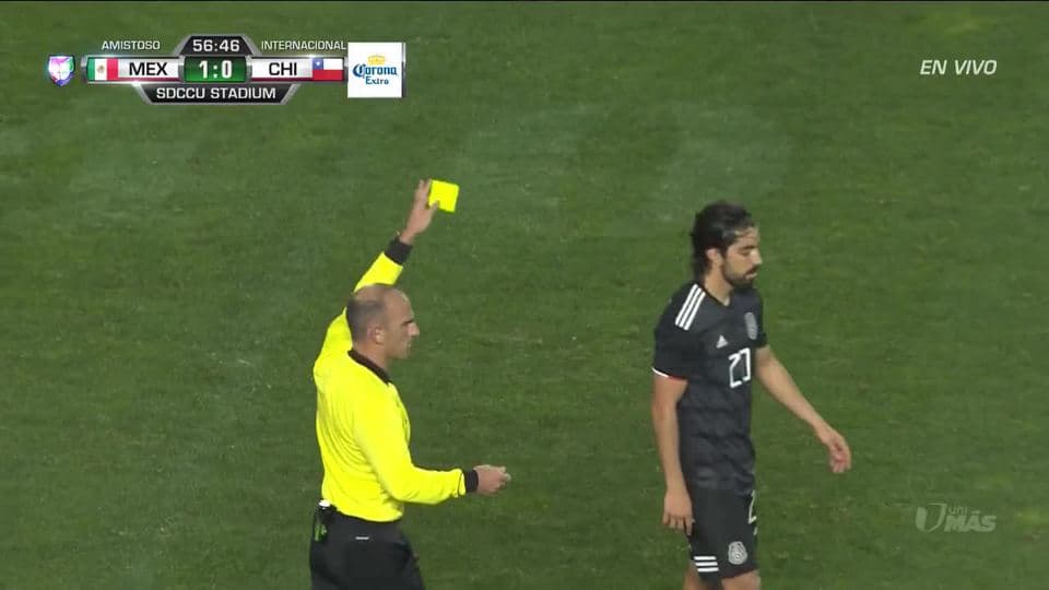 Tarjeta amarilla. El árbitro amonesta a Rodolfo Pizarro de Mexico