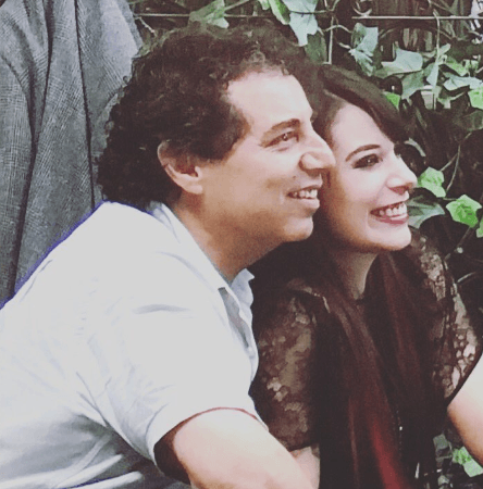 Por su parte,
<b>Danny Perea</b>, quien nos hace reír con su estilo darks en
<b> Vecinos</b> publicó esta fotografía junto a su padre con las siguientes palabras: "Mi papá, mi maestro, mi adoración".