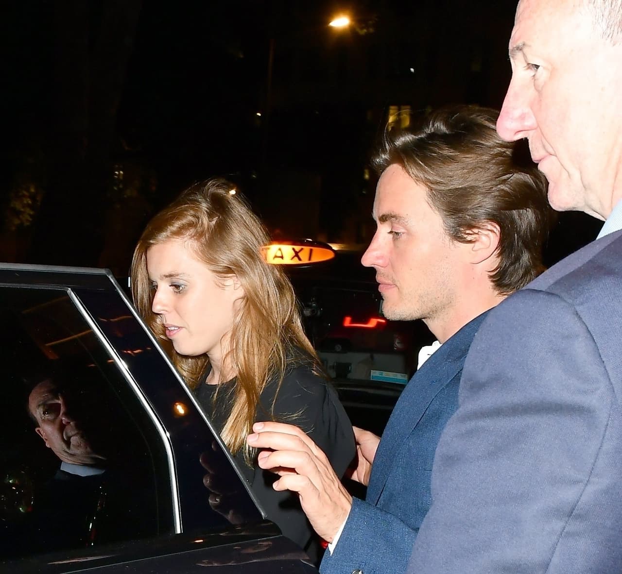 La familia real utilizó las redes sociales para compartir un par de fotografías tomadas después del enlace, en donde se aprecia el atuendo de los felices novios.