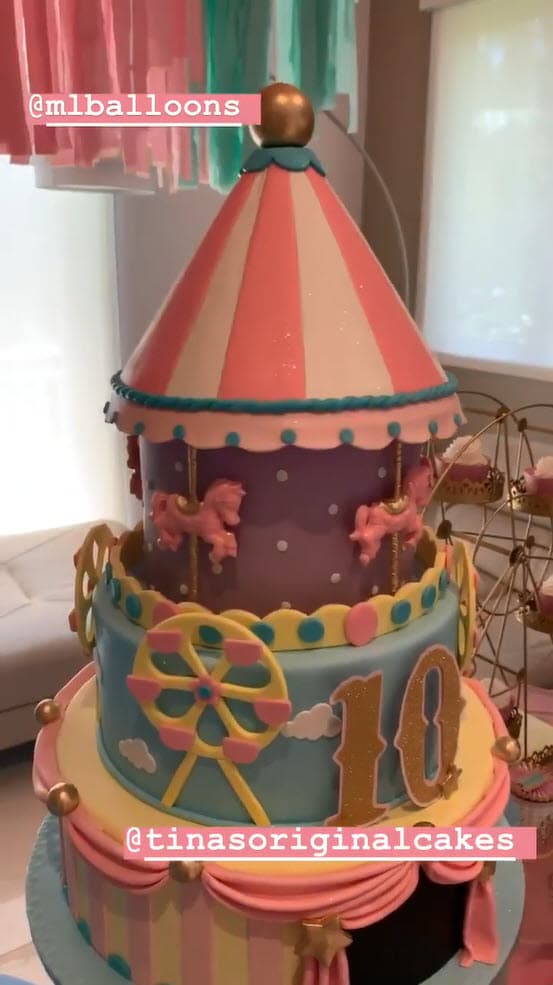 También mostró el pastel y dijo que "
<b>definitivamente es una obra de arte</b>", asegurando que no daban ganas de comérselo de lo lindo que era.
<br>