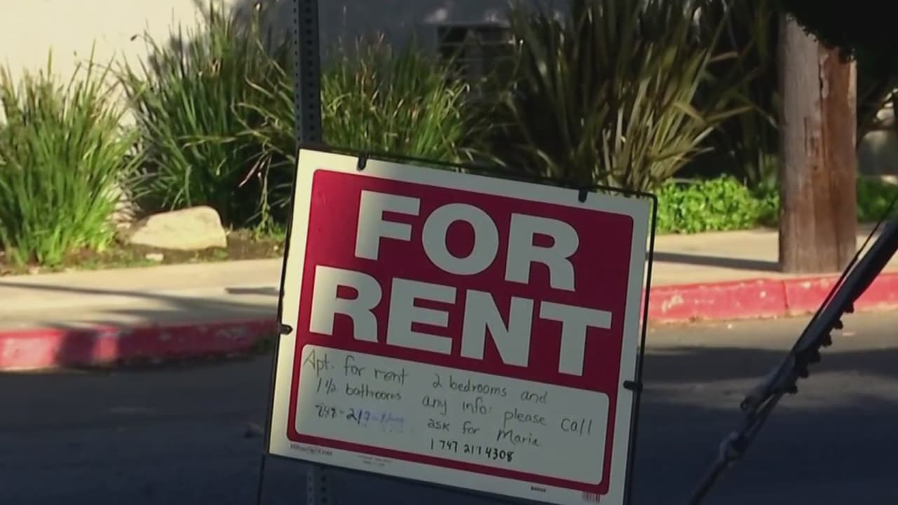 Condado de Los Ángeles ofrece ayuda de hasta $10,000 para el pago de alquiler a indocumentados y familias sin recursos 