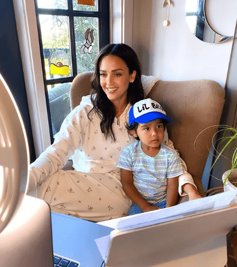 El más pequeño de la familia es 
<b>Hayes</b>, nació el 2017, y tiene 4 años.