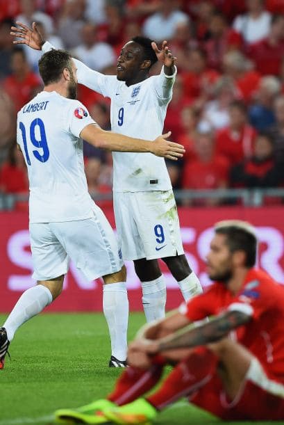 El ‘Equipo de la Rosa’ es el líder del Grupo E tras imponerse 2-0 a Suiza en el primer partido de las eliminatorias rumbo a Francia 2016 con doblete de Danny Welbeck.