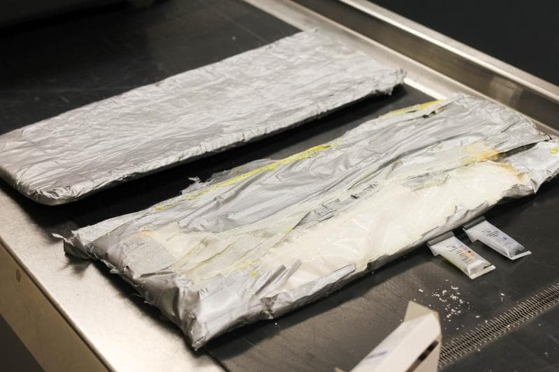 Los paquetes de metanfetamina sumaron 11.4 libras.