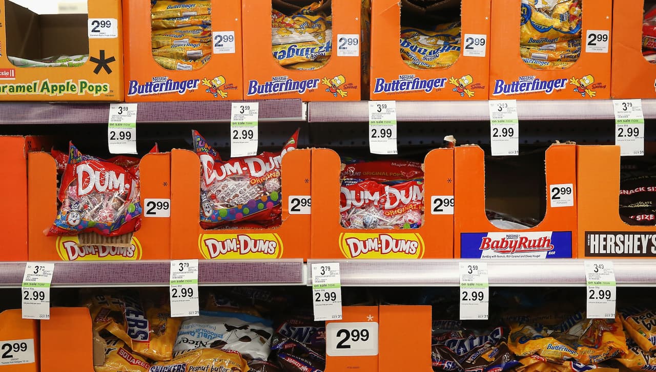 Las personas con niños gastan en promedio 35 dólares en dulces de Halloween, 10 dólares más que el promedio nacional.