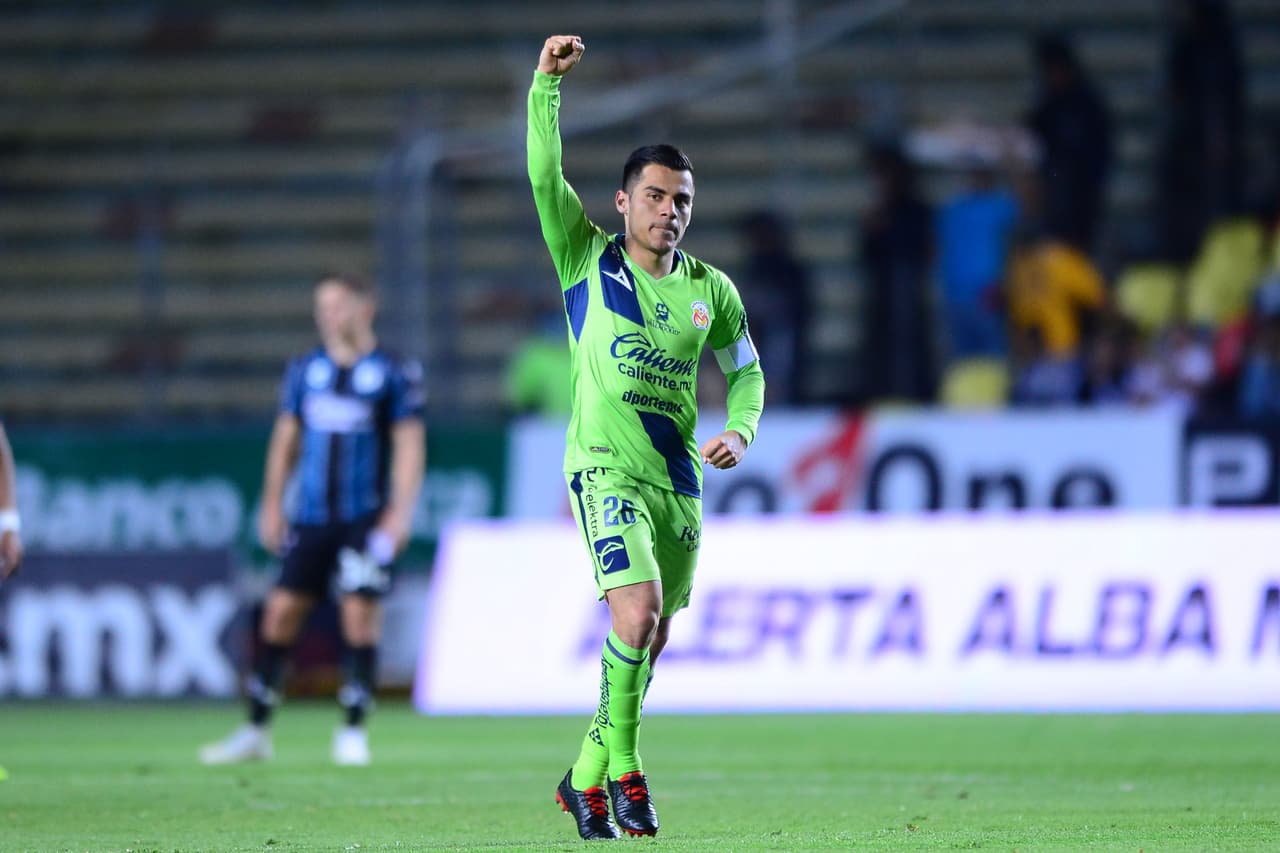 Con un doblete de Aldo rocha, gol de Martín Rodríguez, y gol del Shaggy Martínez, Morelia golea y deja claro el mal momento que esta viviendo el Querétaro.
