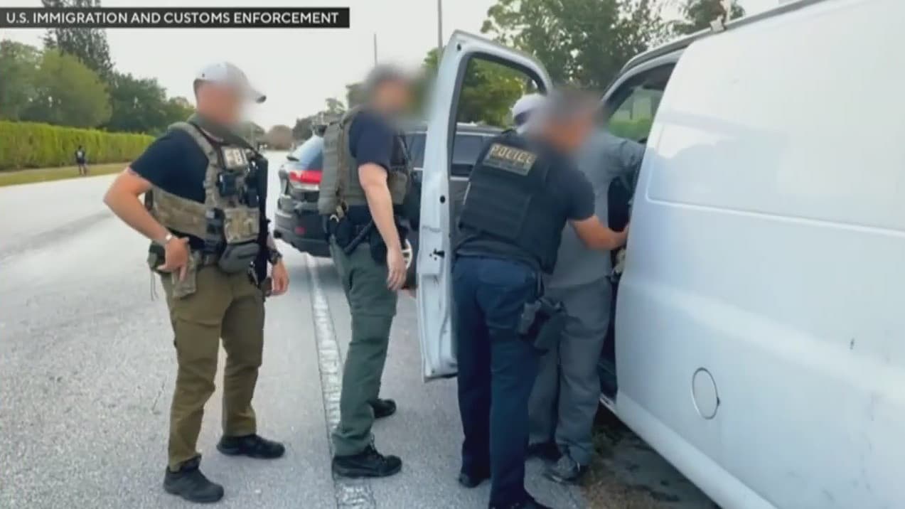 Quiénes son los inmigrantes bajo custodia de ICE que podrán acceder a audiencias de fianza tras la decisión de una jueza 