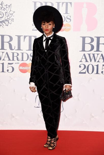 Nos encantó el equilibrio entre los femenino y masculino que logró Janelle Monae con este look.