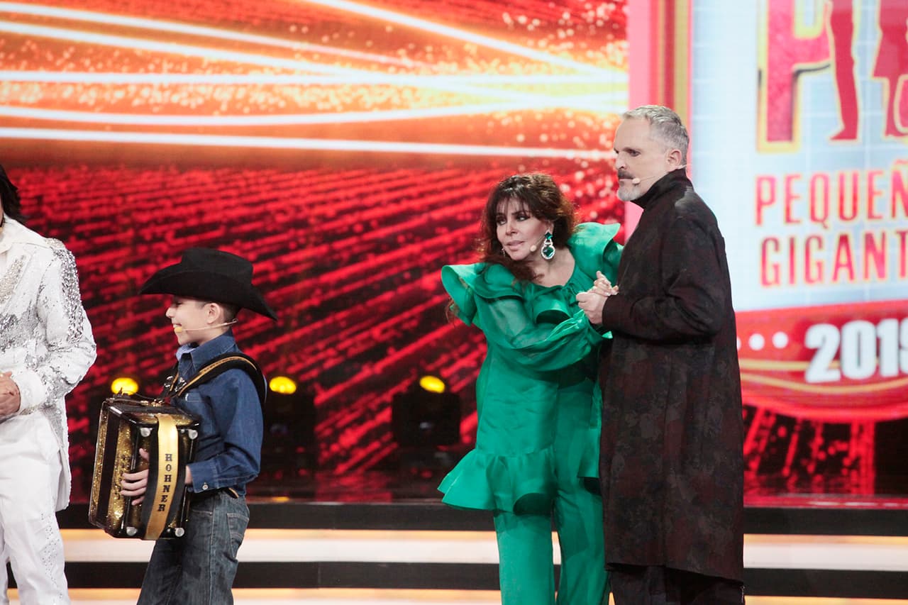 El niño deleitó a los presentes al tocar el tema 'La Chona', de los Tucanes de Tijuana. Como nos hemos dado cuenta, los jueces aprovechan cada momento del programa para pasarla bien y esta no fue la excepción: todos dejaron sus puestos en la mesa del jurado, tomaron a su pareja y comenzaron a bailar.