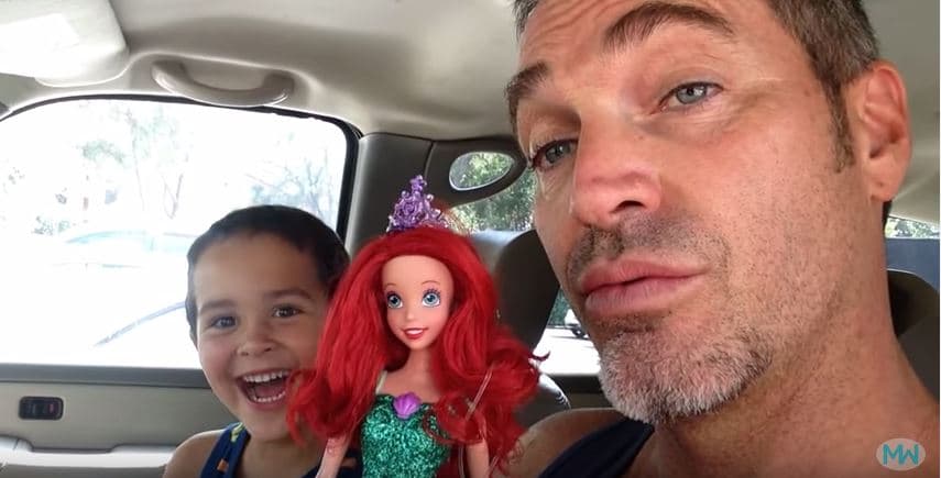 Viral: Papá reacciona a regalo que pidió su hijo