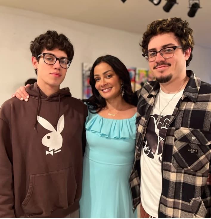 Los hijos que el intérprete de 'Vivir mi vida' tuvo con la exreina de belleza Dayanara Torres pueden dar muestra de sus fuertes genes, pues Cristian y Ryan tienen varias características físicas del actor.