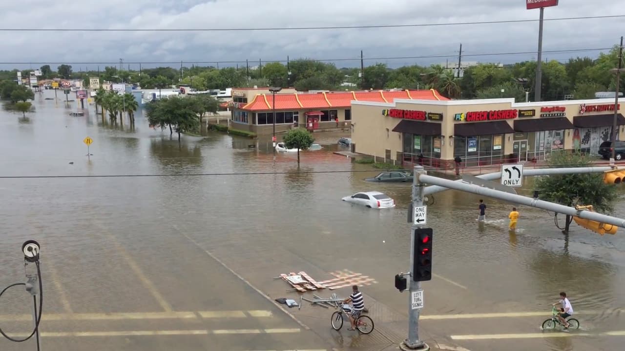 Un fotografía aérea de la avenida West Bellfort de Hosuton.