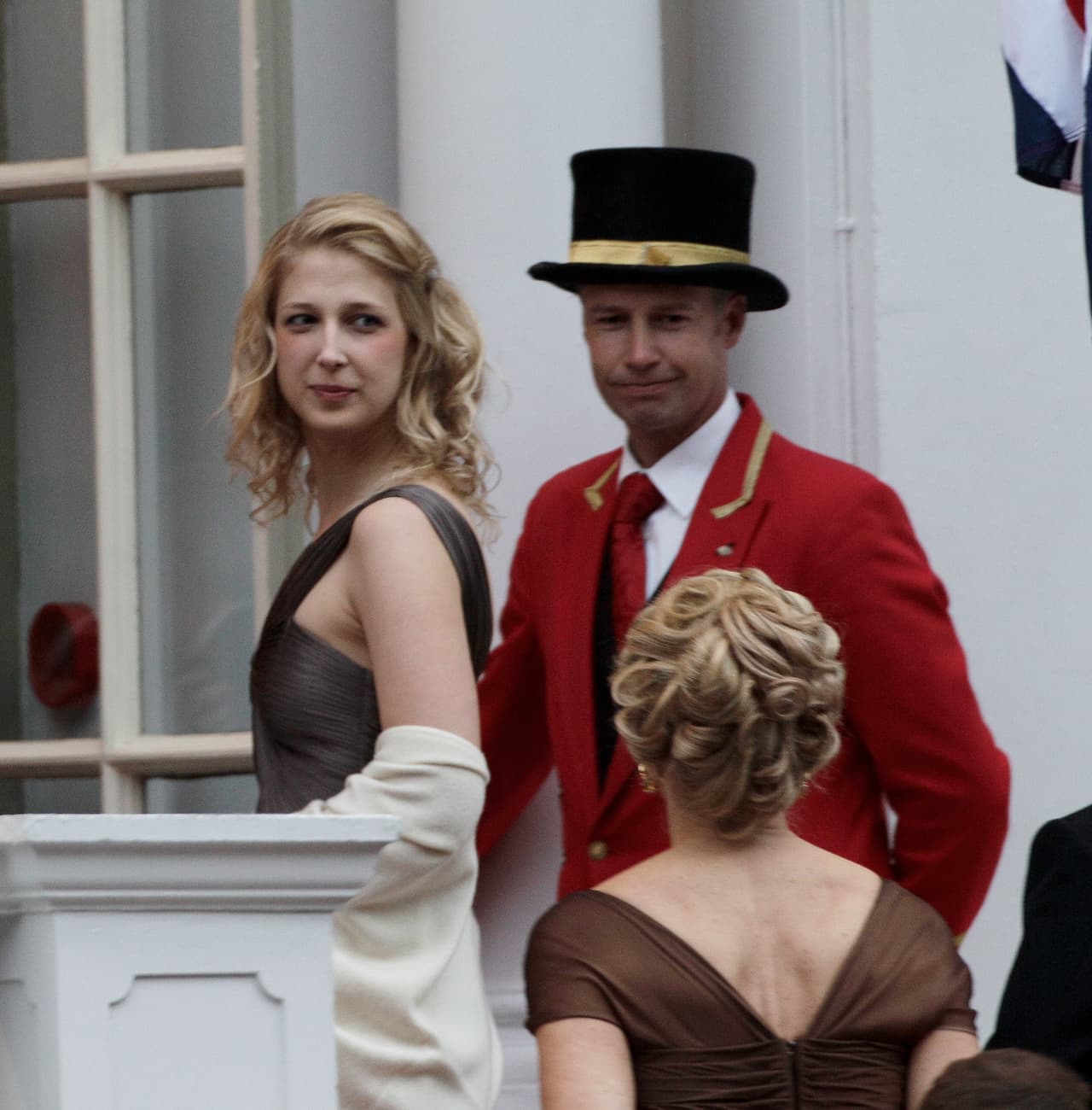 Esta será la tercera boda real que se realice en dicha capilla en el periodo de un año,; 
<b><a href="https://www.univision.com/estilo-de-vida/bodas/revive-la-boda-del-principe-harry-y-meghan-markle-asi-te-la-contamos">la primera fue la del príncipe Harry y Meghan Markle (el 19 de mayo de 2018)</a></b> y meses después, el 12 de octubre, se casaron
<b><a href="https://www.univision.com/entretenimiento/realeza/boda-real-de-la-princesa-eugenie-de-york-los-detalles-que-no-te-puedes-perder"> la princesa Eugenie de York y Jack Brooksbank</a></b>.